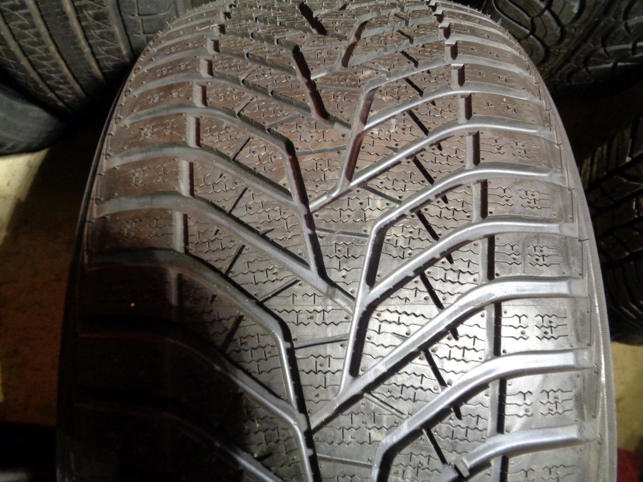 YOKOHAMA BLUEARTH WINTER V905 P 295 35 21 107V XL TIRE 90664 BQ3