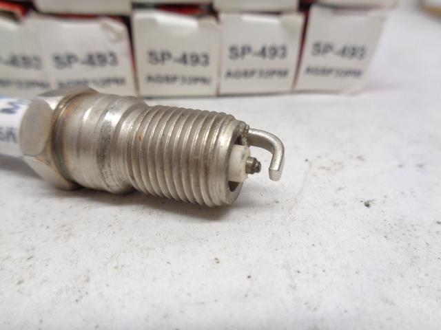 NEW MOTORCRAFT PLATINUM SPARK PLUG FOR CADILLAC 10 PACK SP-493 R13T1
