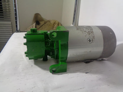 JOHN DEERE HYDRAULIC PUMP 1.59 CM3 60 BAR SEC RE582562 NEW J2