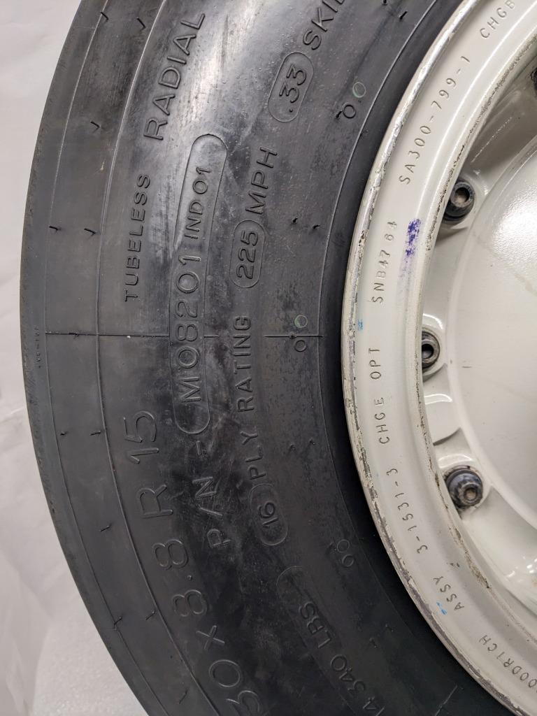 GOODRICH INBOARD WHEEL AND MICHELIN TIRE  30X8.8-15 HUB BORE 77MM 3-1531-3 B2