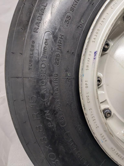 GOODRICH INBOARD WHEEL AND MICHELIN TIRE  30X8.8-15 HUB BORE 77MM 3-1531-3 B2