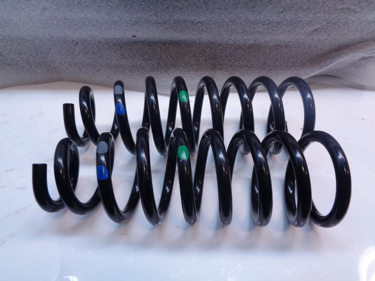 USED FRONT COIL SPRINGS FOR PORSCHE MACAN 2019-2020 95B-411-106-J-504 R24T4