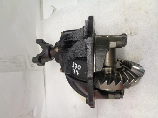 FORD 9 INCH DIFFERENTIAL 3.70 RATIO WITH CURRIE 94026 AND STRANGE U1603 YOKE R10