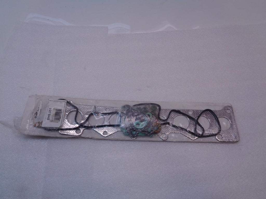 NEW HEAD SET KIT (DOES NOT HAVE HEAD GASKET) FOR LAND ROVER BHS.051 R15