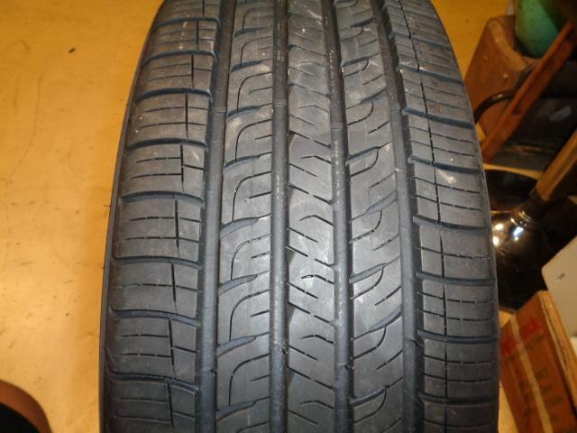 USED 10/32" GOODYEAR ASSURANCE COMFORTED TOURING P 235 65 17 104H SL 215868 BQ4