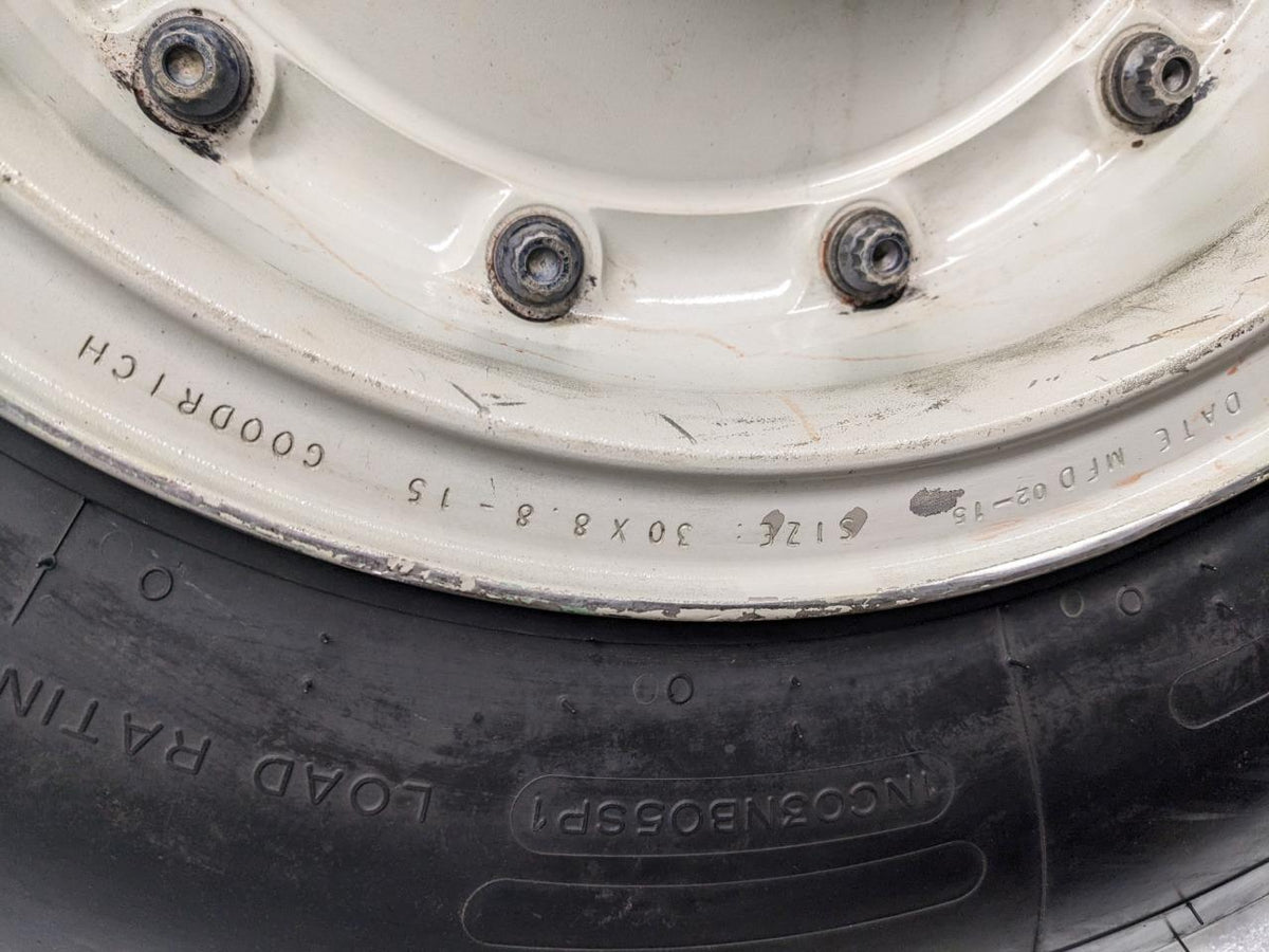 GOODRICH INBOARD WHEEL AND MICHELIN TIRE  30X8.8-15 HUB BORE 77MM 3-1531-3 B2