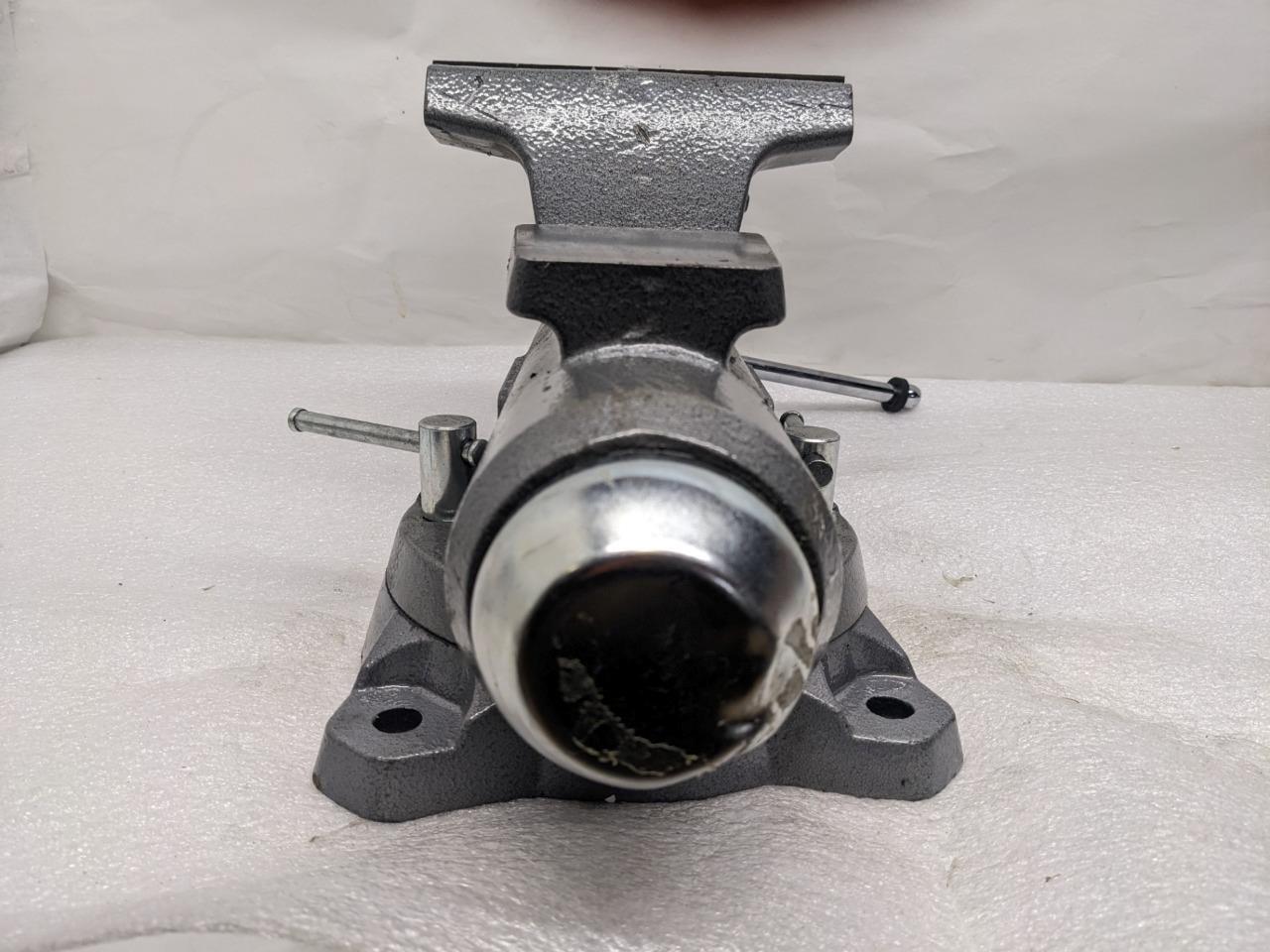 WILTON Mechanics Pro Vise 8” Jaw Width 8-1/2" Jaw Opening 360 Swivel Base B2 NEW