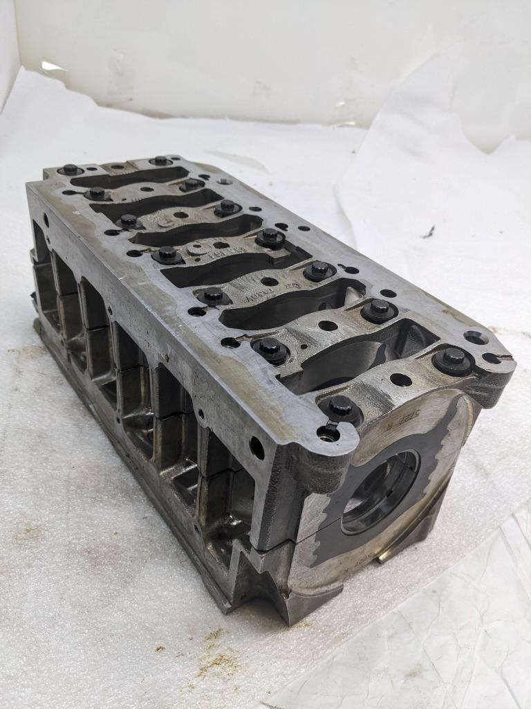 PORSCHE 986/987 BOXSTER CRANKSHAFT CASE ASSEMBLY 9961011128R USED 996BGL2