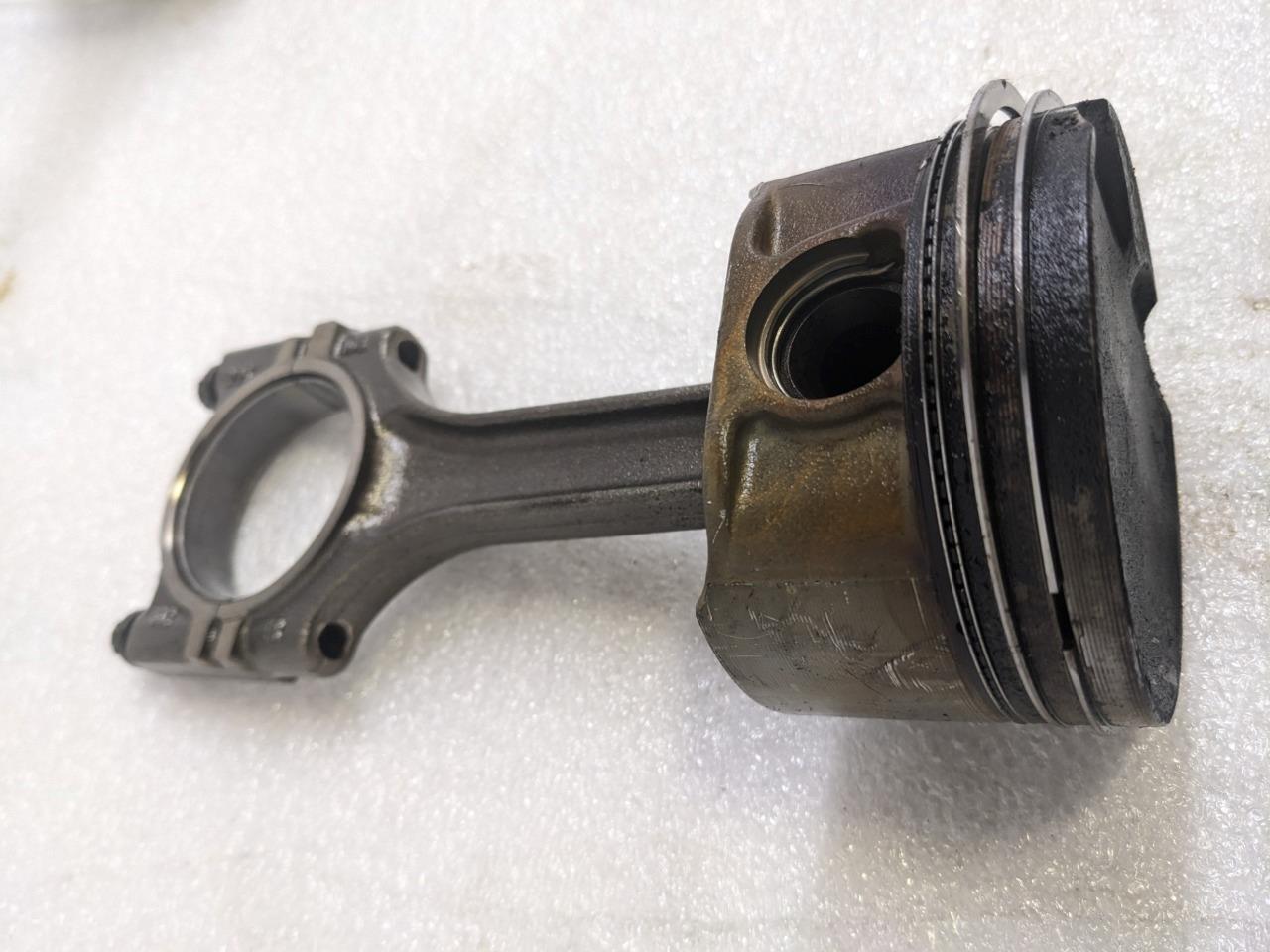 PORSCHE 996/911 CONNECTING PISTON RODS 9961031028R USED 996BGL2T2