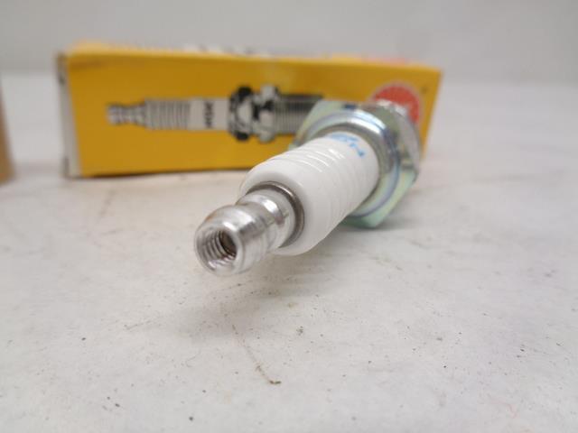 NGK SPARK PLUGS STANDARD SERIES CHRYSLER TC MASERATI PORSCHE 10 PACK 3923 R13