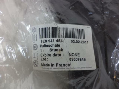 1 NEW GENUINE VW/AUDI RIGHT HEADLIGHT MOUNTING PLATE / CARRIER 8E0 941 454 R7