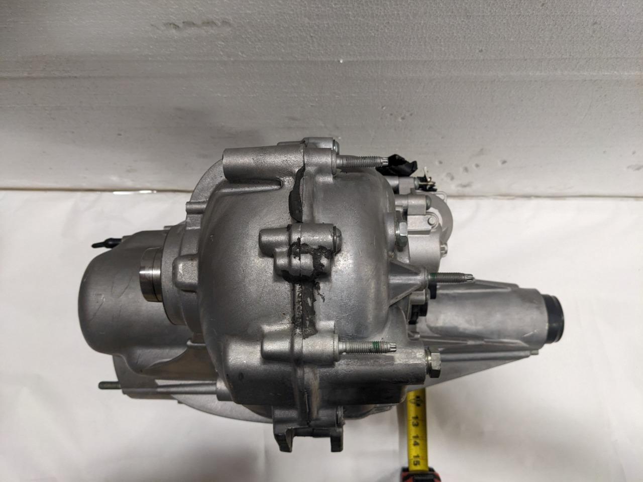 GM Transfer Case 84467435 Chevy Avalanche, Cadillac Escalade NEW DAMAGED BSRG3