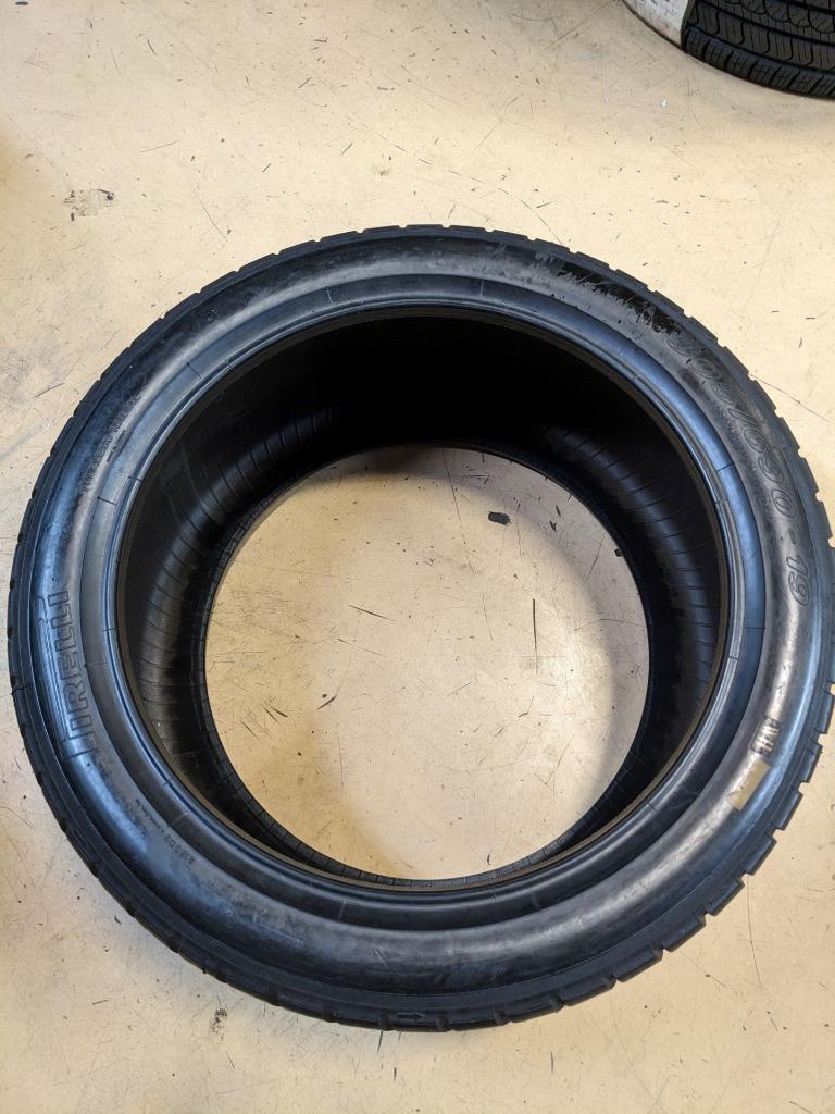 PIRELLI WH FERRARI CHALLENGE 458 WET/RAIN CIRCUIT 305 690 19 TIRE 25531000 CQ3
