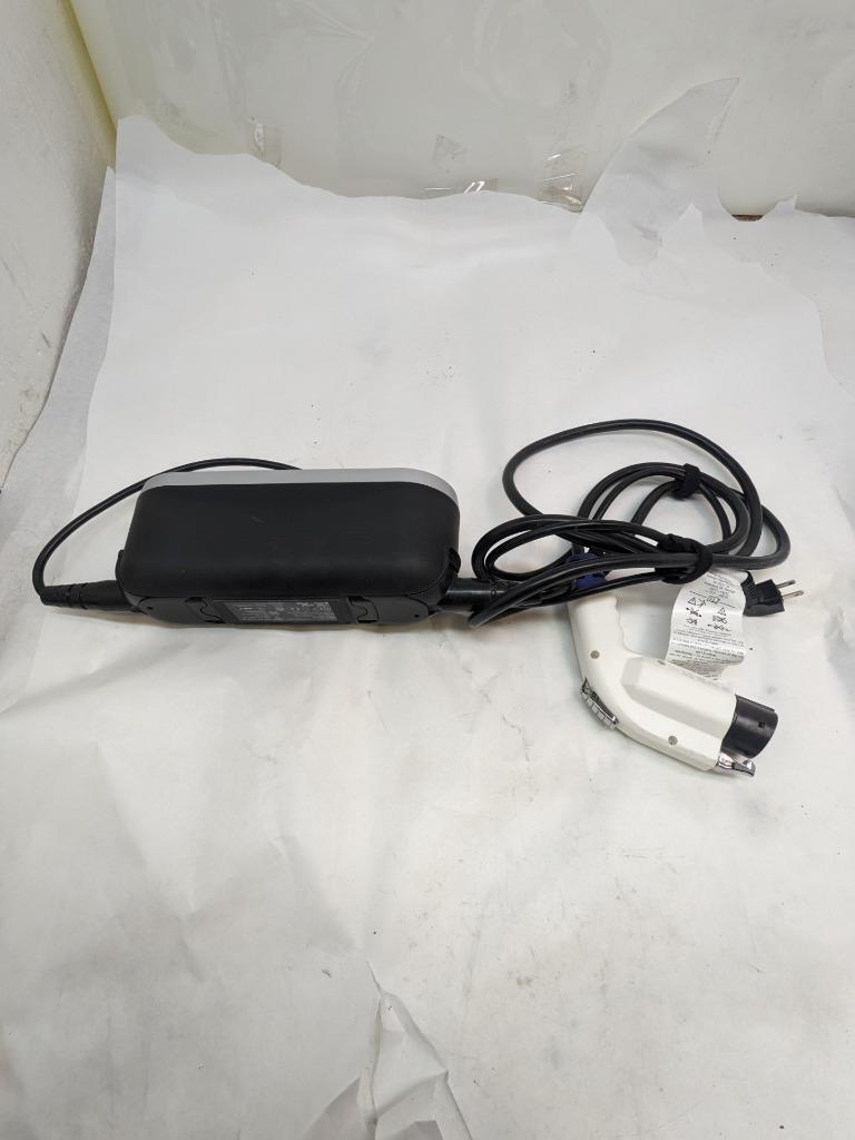 PORSCHE UNIVERSAL CHARGER W/CASE FOR ELECTRIC VEHICLES 7PP971675B 120-230V R21