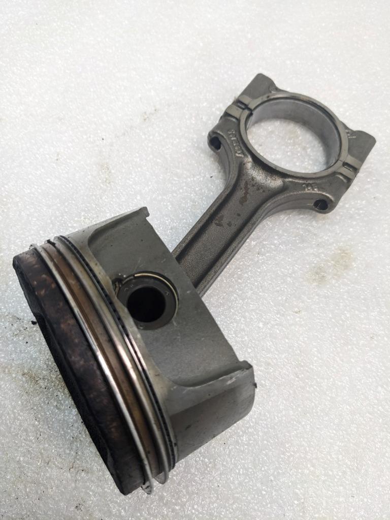 PORSCHE 986 BOXSTER 2.7L PISTON W/CONNECTING ROD #5 9961031028R USED 996GL2T1