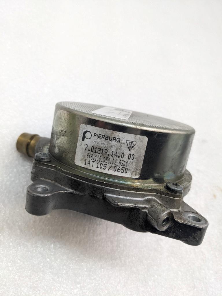 2016-18 PIERBURG PORSCHE MACAN ENGINE VACUUM PUMP 94610053000 USED R25