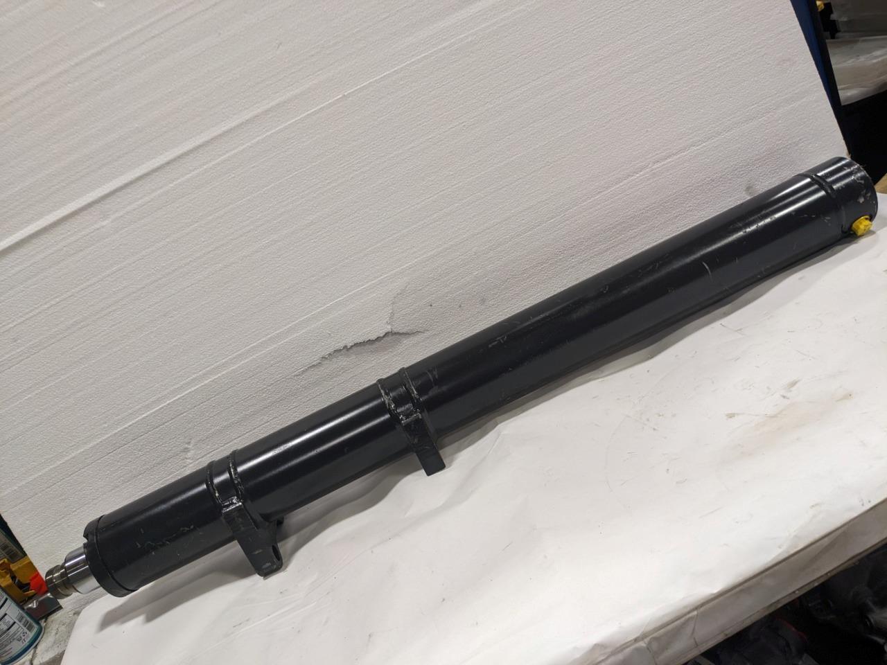 HYDRAULIC CYLINDER (93052-18030) BELIEVED TO FIT MITSUBISHI FGC33N & CAT (BSRG5)