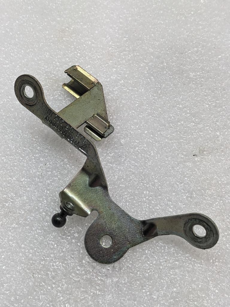 11-15 PORSCHE CAYENNE ENGINE BAY BRACKET MOUNT 94810520201 USED R21SPB