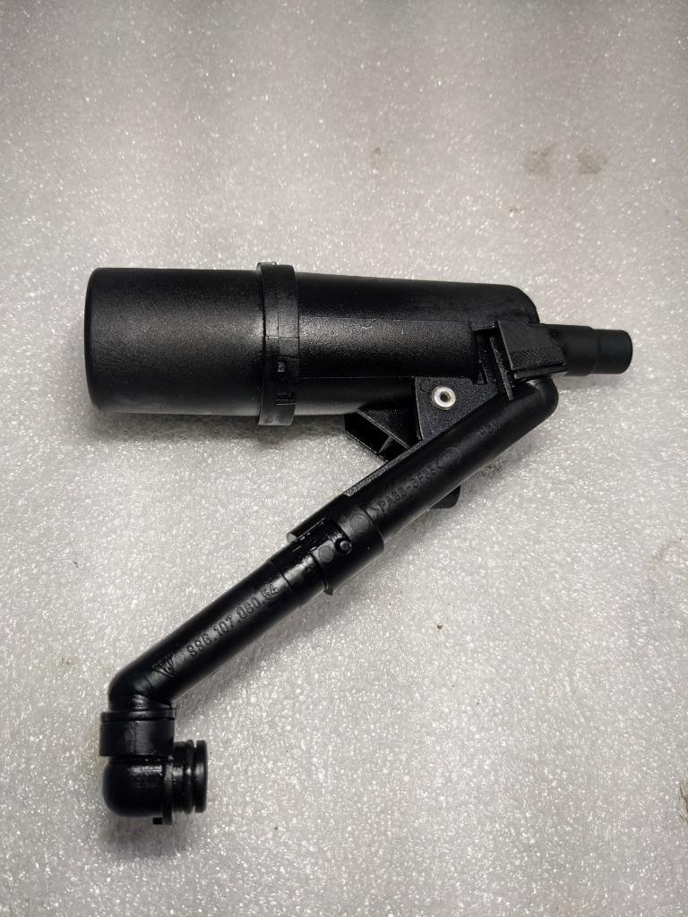 PORSCHE 996 CARRERA ENGINE OIL SEPERATOR 99610708054 USED 996B.G.L.