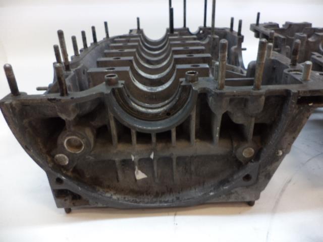 USED PORSCHE 911 ENGINE CASE 901 101 102 7R FITS 1971 6462188 R21/R20