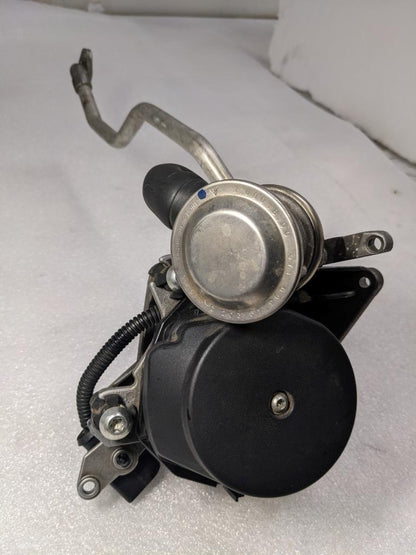 PORSCHE BOXSTER CAYMAN ENGINE AIR INJECTION PUMP/BRACKET 9971131371R USED 996B.G