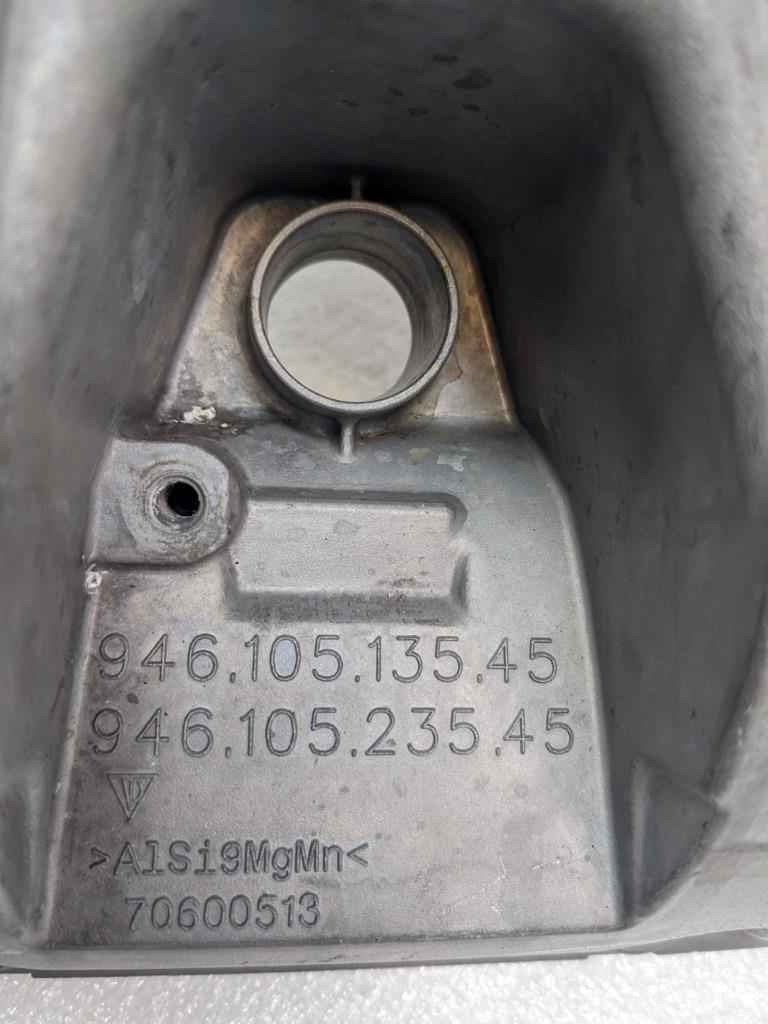 PORSCHE CAYENNE 15-18 RIGHT ENGINE VALVE CYLINDER HEAD COVER 94610513545 R24