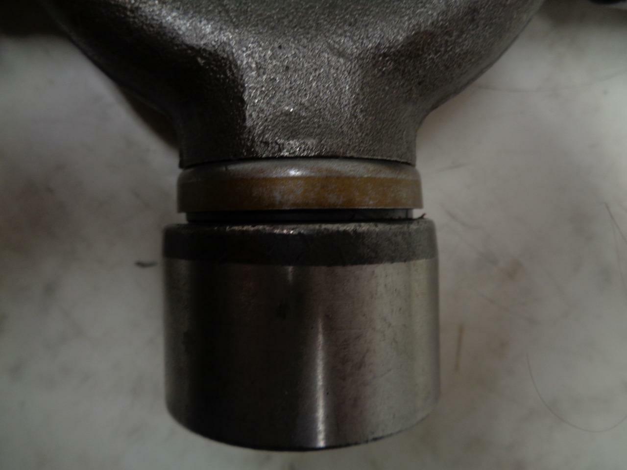 NEW NEAPCO U-JOINT SD209 281 R9TB