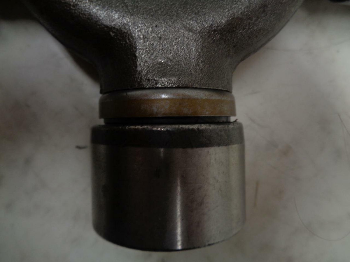 NEW NEAPCO U-JOINT SD209 281 R9TB