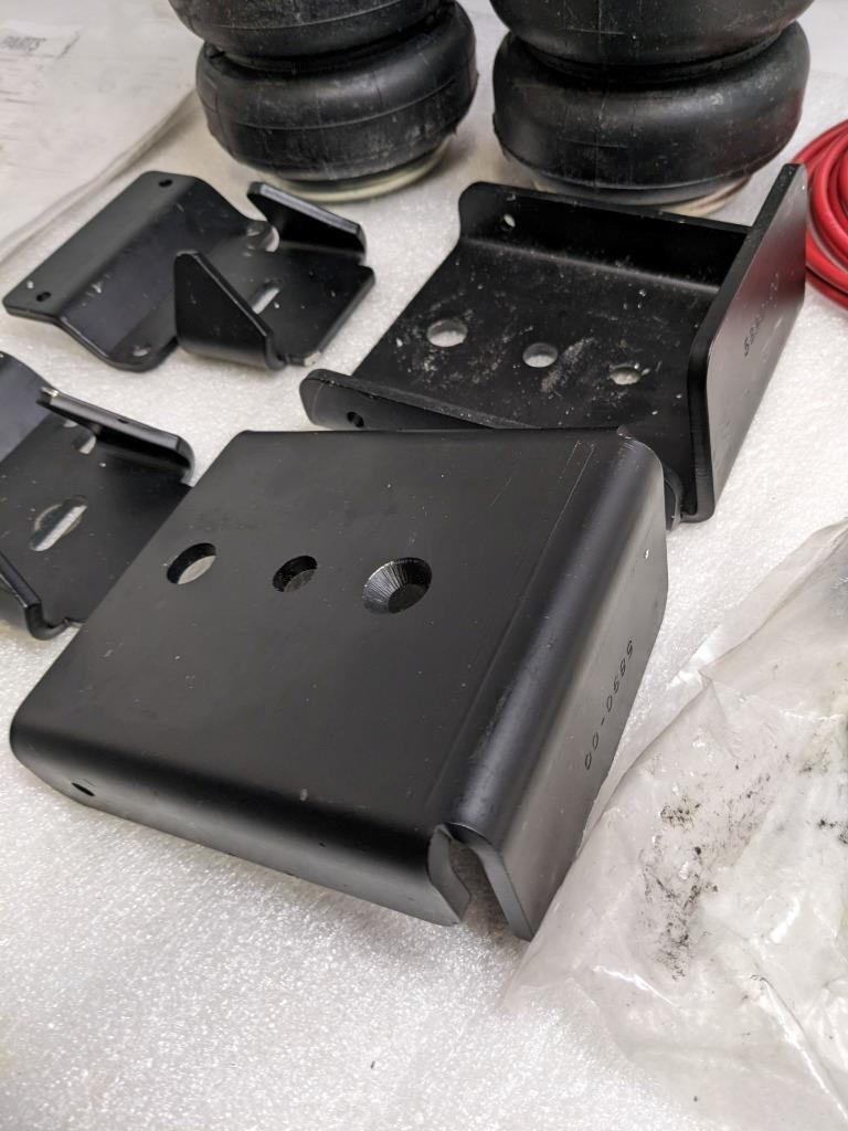 FIRESTONE 2609 RIDE-RITE REAR AIR SPRING KIT FOR 19-20 GMC SIERRA 1500 USED R34