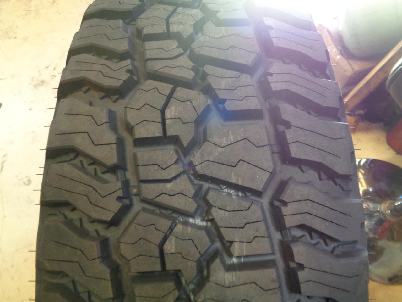2 MICKEY THOMPSON BAJA BOSS A/T LT 315 70 17 121/118Q LRE 10PLY 90000036823 CQ3