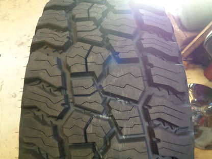 2 MICKEY THOMPSON BAJA BOSS A/T LT 315 70 17 121/118Q LRE 10PLY 90000036823 CQ3