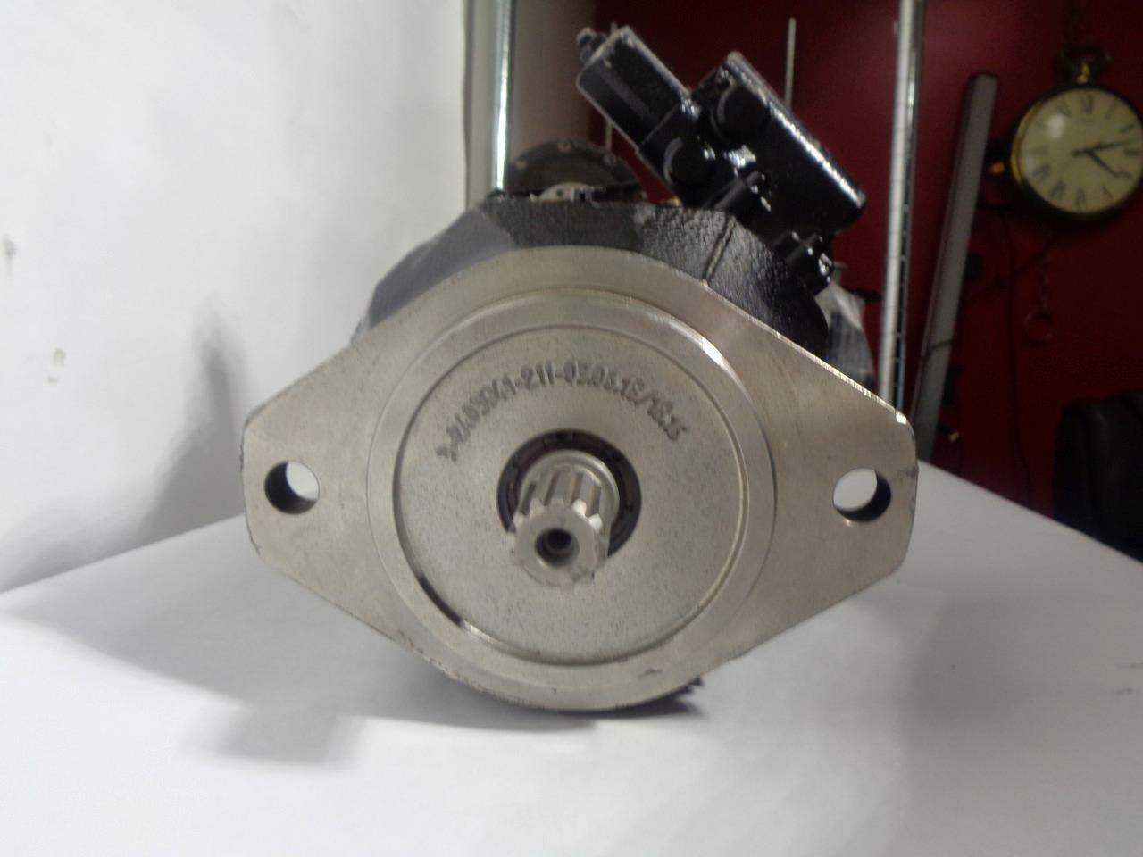 BOSCH REXROTH LA10VO28DR/31R-VSC62K01-S1743 HYDRAULIC PUMP NEW J2