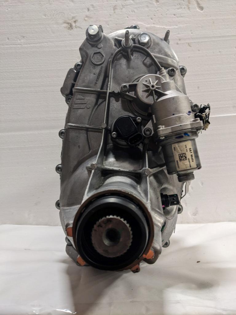 GM Transfer Case 84467435 Chevy Avalanche, Cadillac Escalade NEW DAMAGED BSRG3