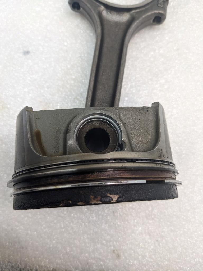 PORSCHE 986 BOXSTER 2.7L PISTON W/CONNECTING ROD #2 9961031028R USED 996GL2T1