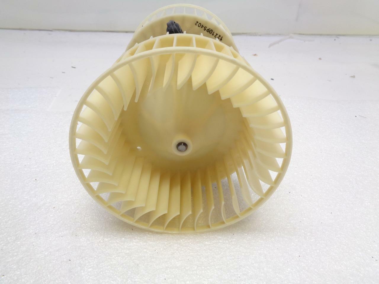 NEW GENUINE ACM  64 11 8 385 558 FRONT AC BLOWER MOTOR 2000-06 BMW (VARIOUS) R2