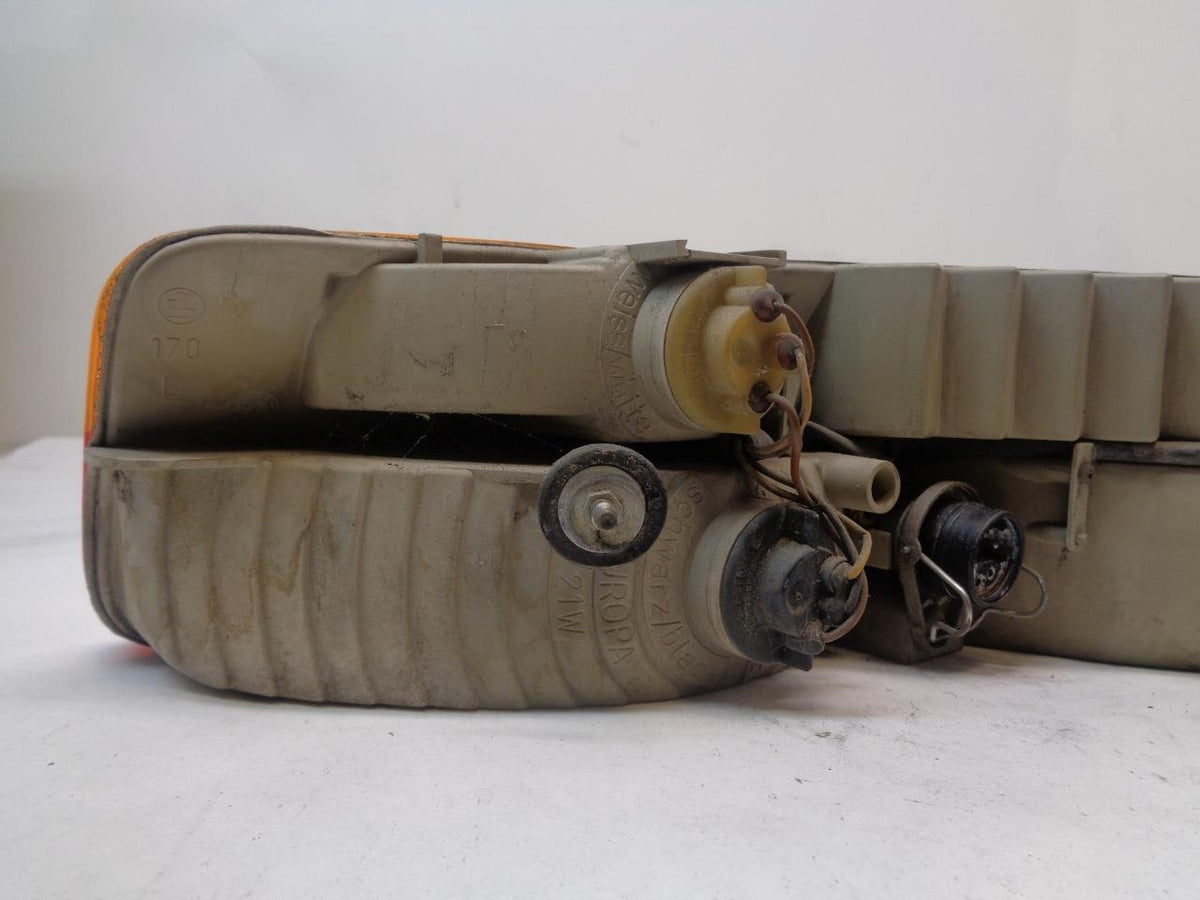 GENUINE PORSCHE 928 LEFT TAIL LIGHT (DAMAGED) 92863104302 R24