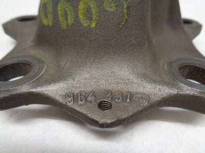 1 USED PORSCHE CARRERA WHEEL HUB 964 331 605 04/964 331 065 04 R25T6