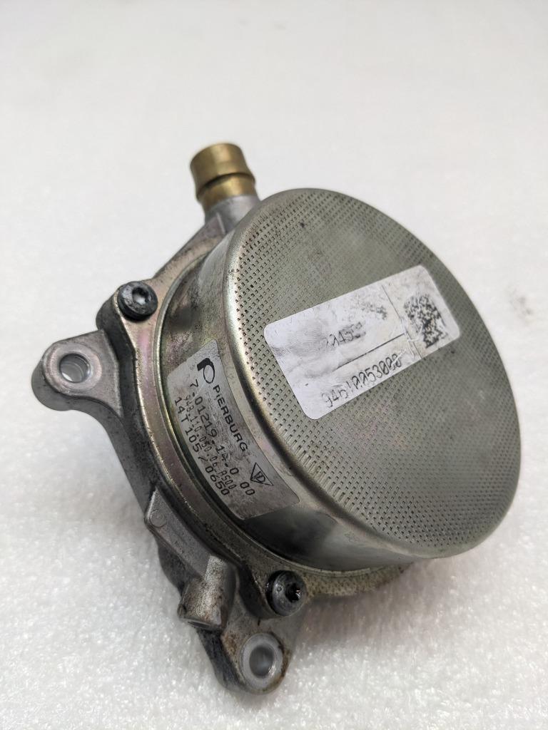 2016-18 PIERBURG PORSCHE MACAN ENGINE VACUUM PUMP 94610053000 USED R25
