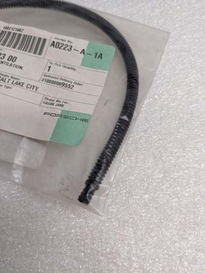 PORSCHE 97061102300 BATTERY VENT HOSE FOR 10-16 PANAMERA 4S NEW PGB2TB