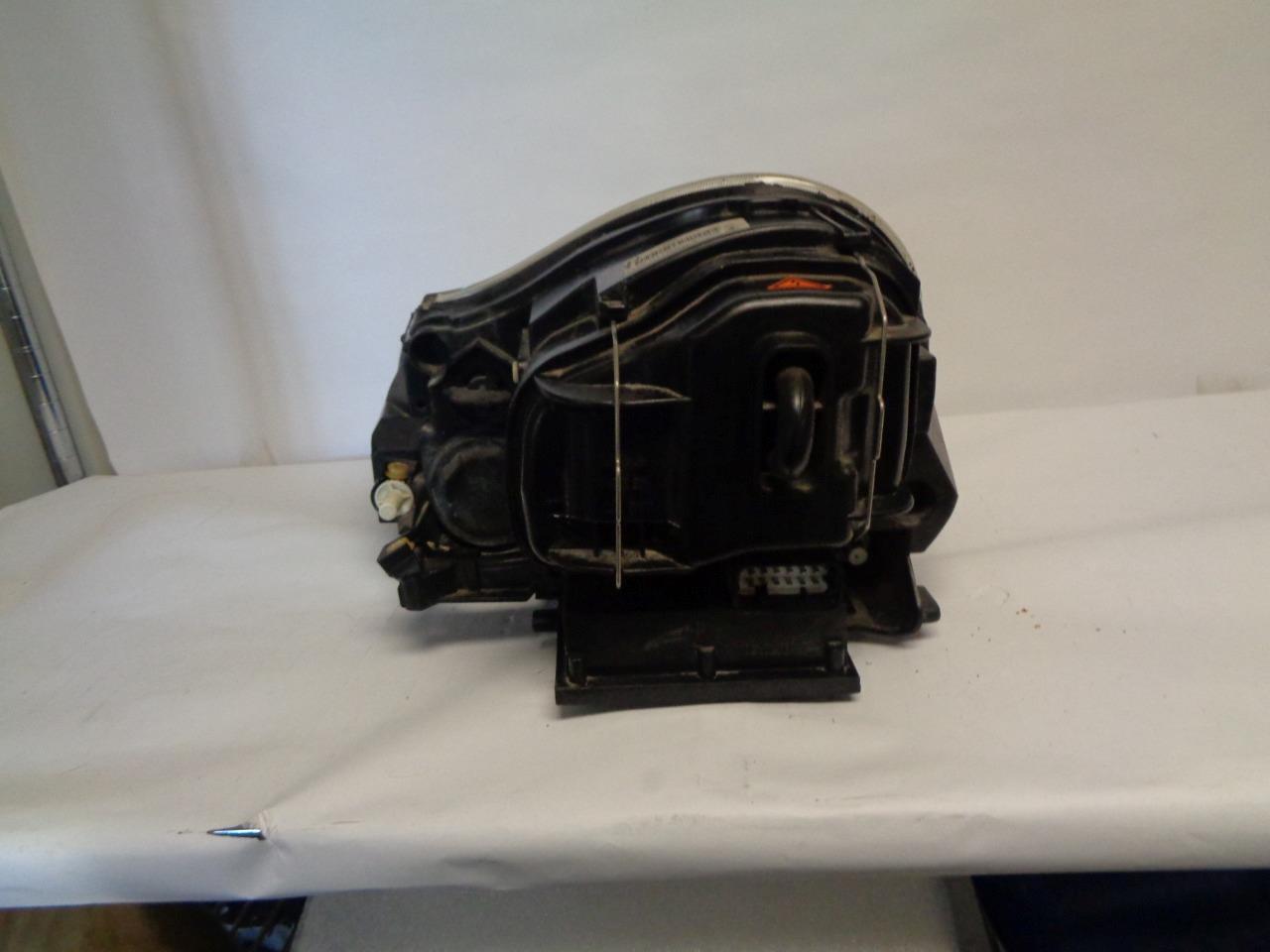 PORSCHE CAYENNE RIGHT HID HEADLIGHT 7L5 941 030 AA W/ MOUNTING BRACKET USED R31