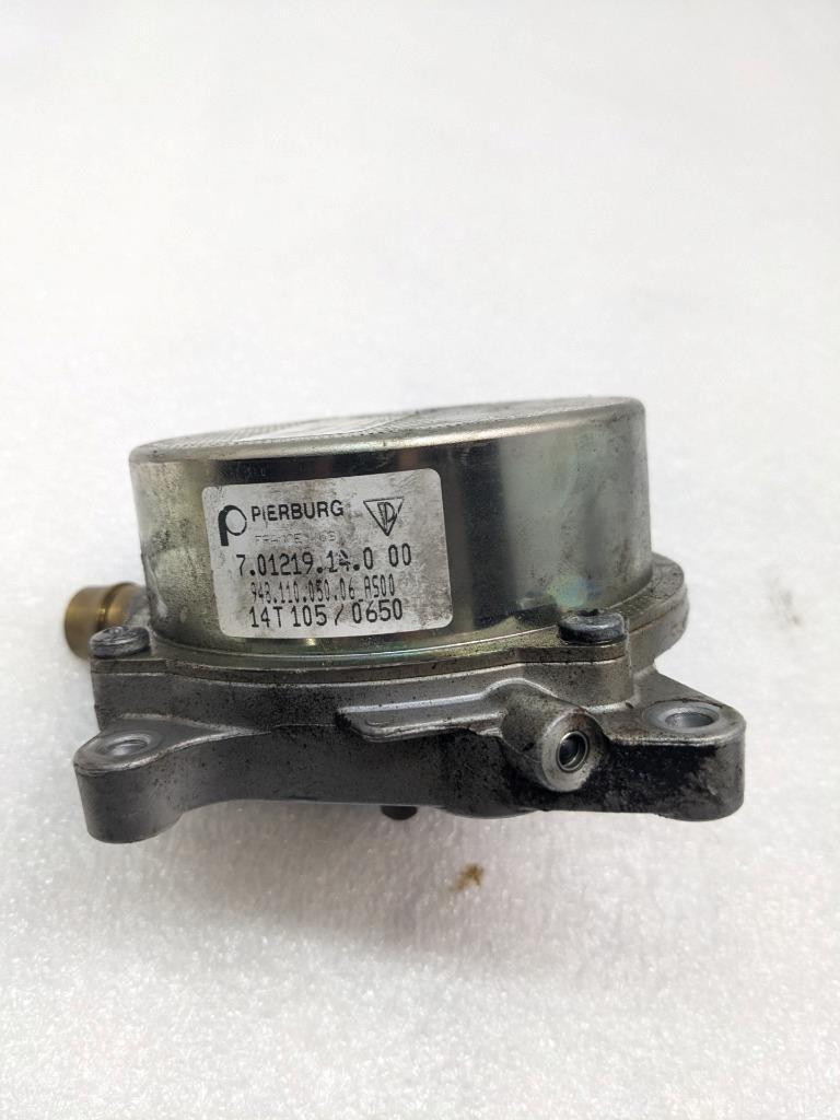 2016-18 PIERBURG PORSCHE MACAN ENGINE VACUUM PUMP 94610053000 USED R25