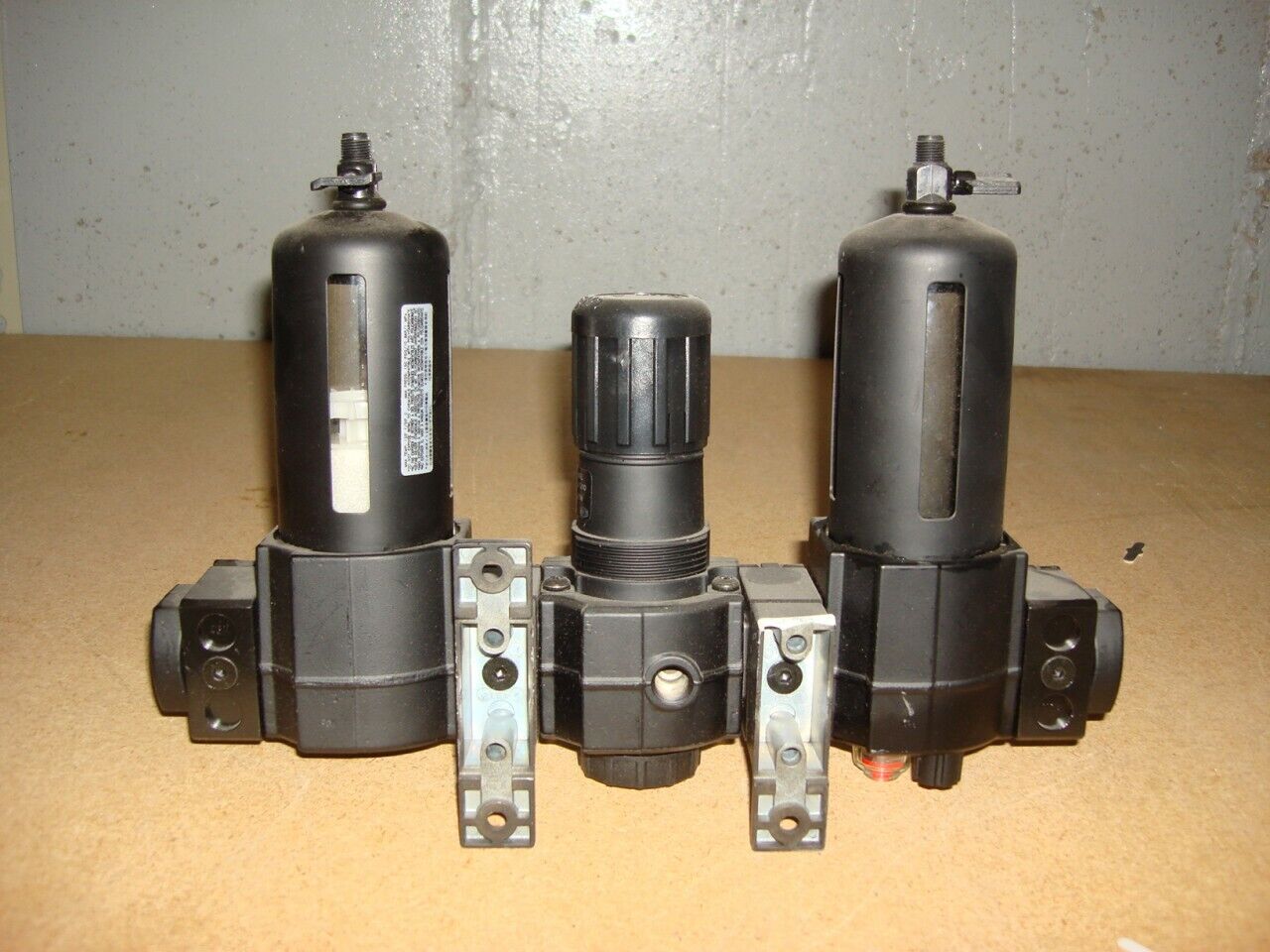 1 USED DIXON MICRO-FOG LUBRICATORS AND PRESSURE VALVE F74 SERIES R11TA
