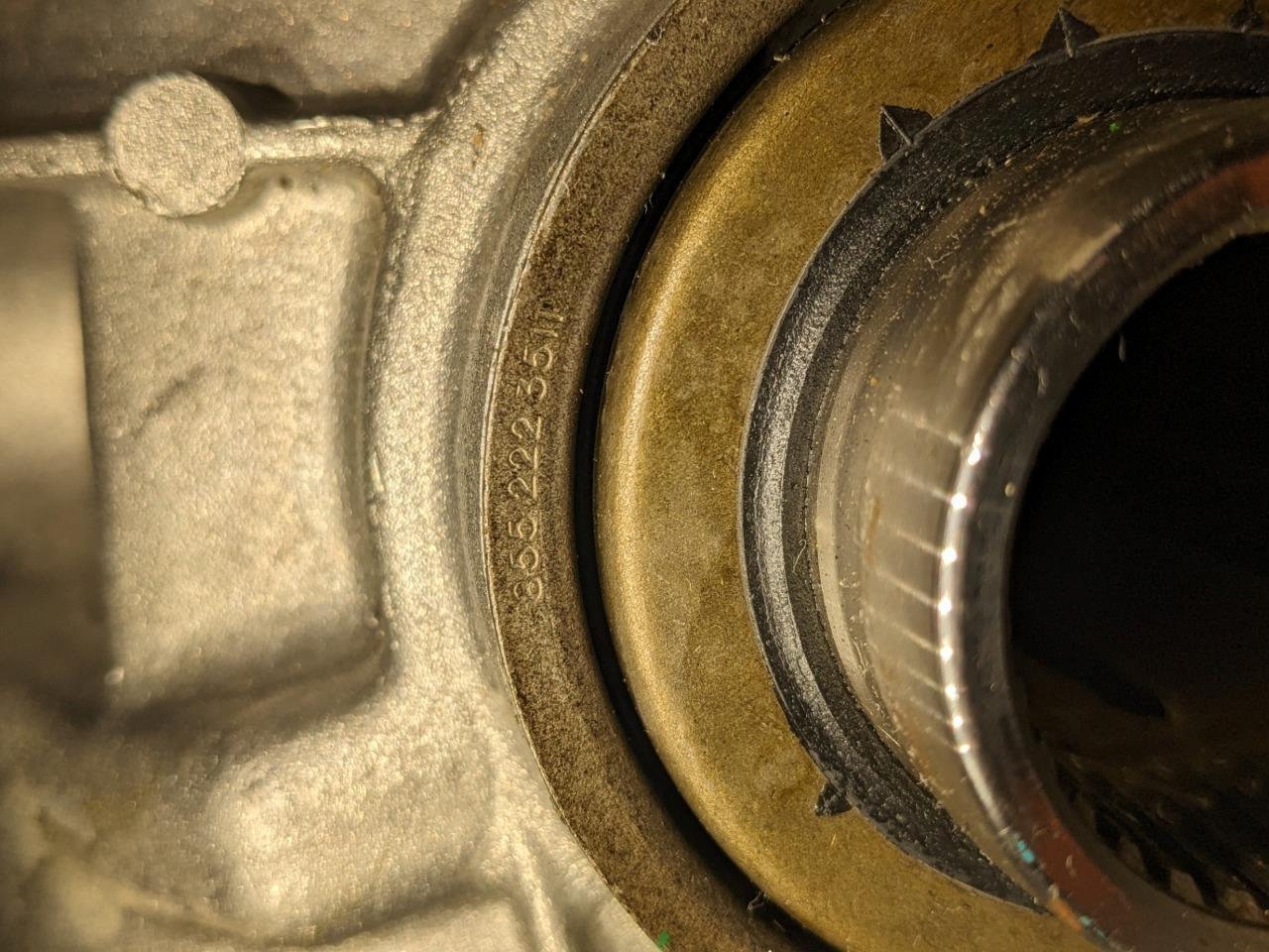 GM Transfer Case 84467435 Chevy Avalanche, Cadillac Escalade NEW DAMAGED BSRG3