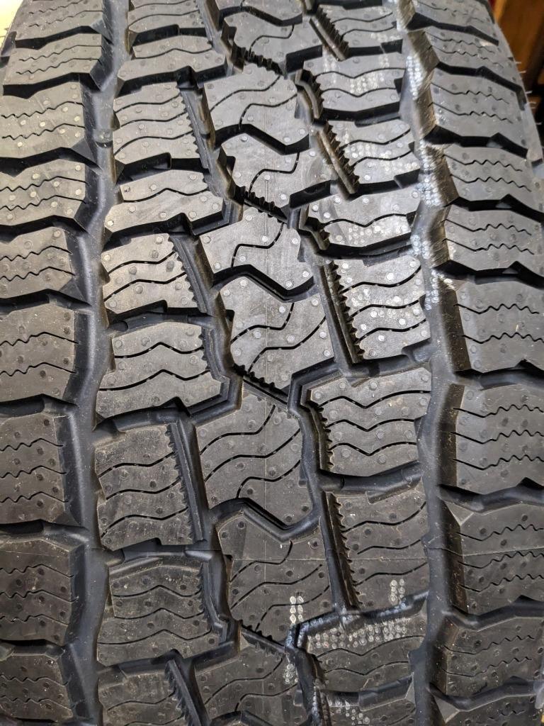 COOPER DISCOVERER ROAD+TRAO AT P 245 50 20 102V SL TIRE 171272049 CQ1