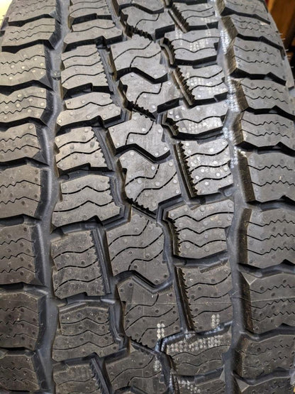 COOPER DISCOVERER ROAD+TRAO AT P 245 50 20 102V SL TIRE 171272049 CQ1