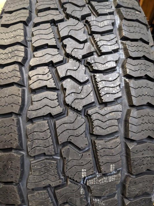 COOPER DISCOVERER ROAD+TRAO AT P 245 50 20 102V SL TIRE 171272049 CQ1