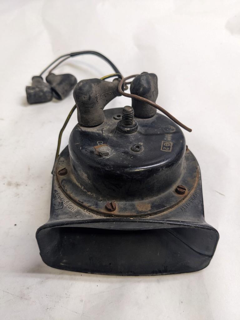 PORSCHE 84-91 944 LOW PITCH TONE ELECTRIC HORN SIREN MIXO TR129 #6 USED R21T2