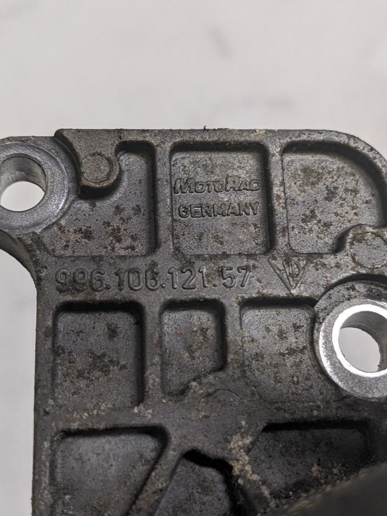 PORSCHE BOXSTER 997/986/911 HOUSING THERMOSTAT 99610612157 USED 996BGL2T2