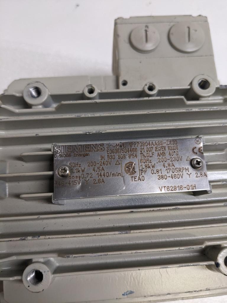 SIEMENS 1PP70904AA99-ZX00 MOTOR IP54 50HZ 200-240V 4.5A 1.1KW NEW H2