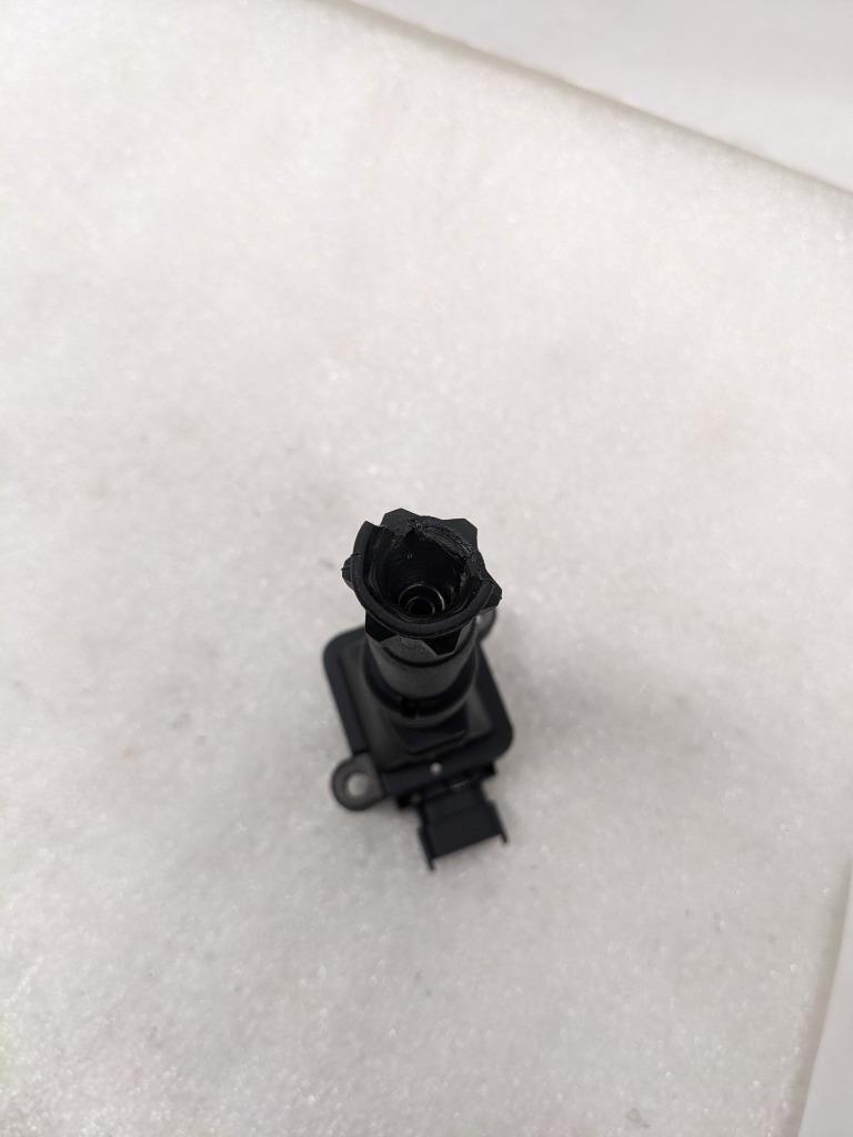 DAMAGED PORSCHE 99660210200 IGNITION COIL 2002-2008 PORSCHE 911 USED R20T6